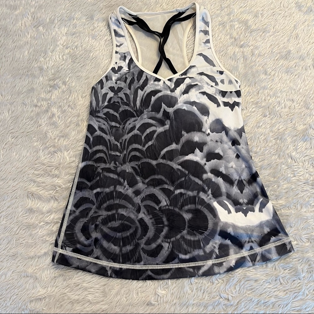 Lululemon black tank top with built in sports bra